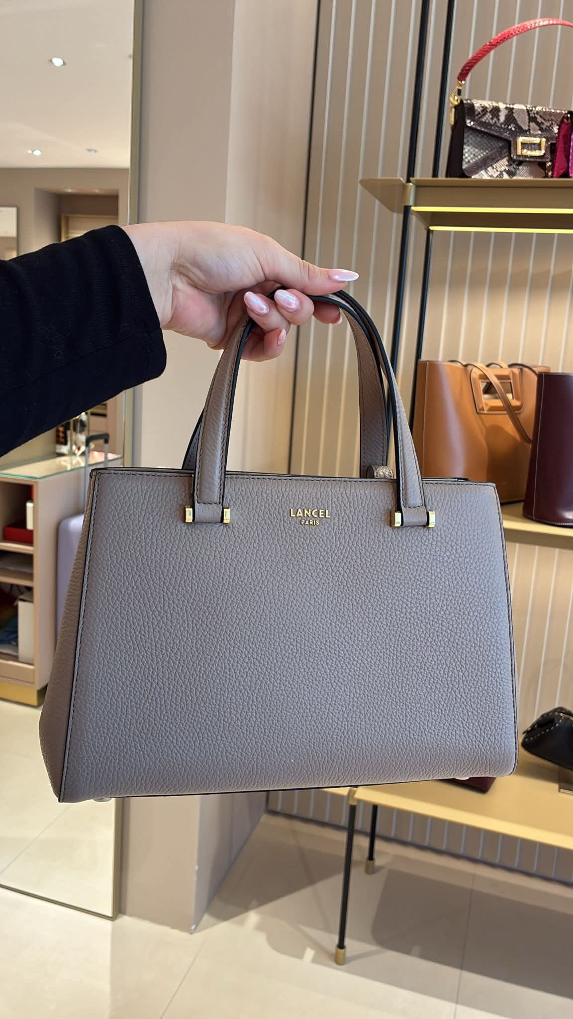 https://accessoiresmodes.com//storage/photos/360/LANCEL-CABAS/IMG-20260409-WA0153.jpg