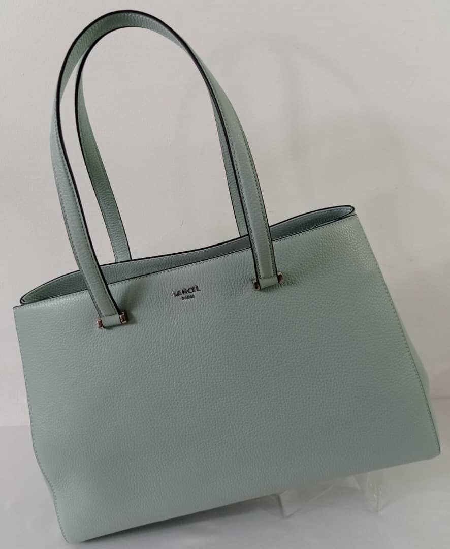 https://accessoiresmodes.com//storage/photos/360/LANCEL/IMG-20240908-WA0003(1).jpg