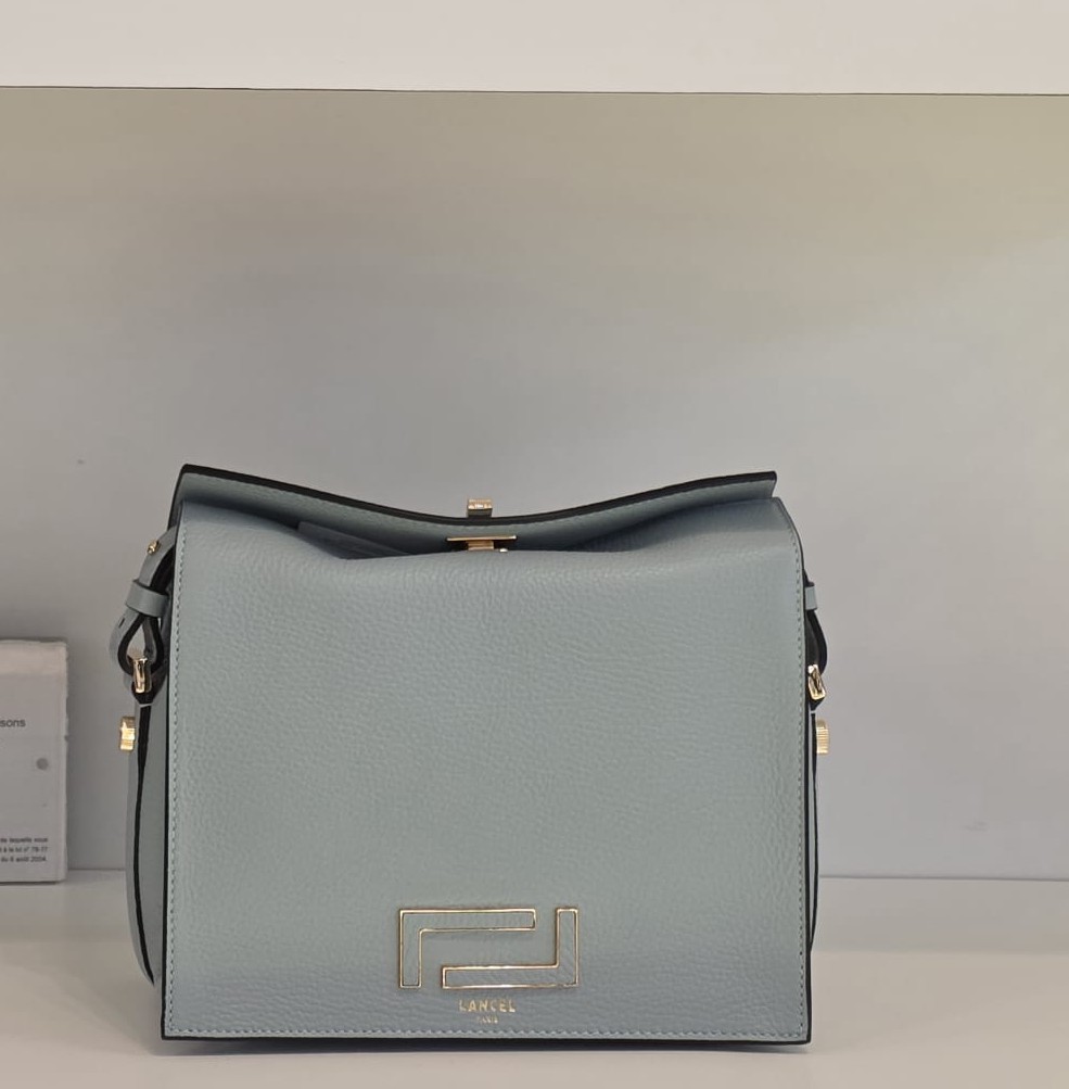 https://accessoiresmodes.com//storage/photos/360/LANCEL/IMG-20260206-WA0075~2.jpg