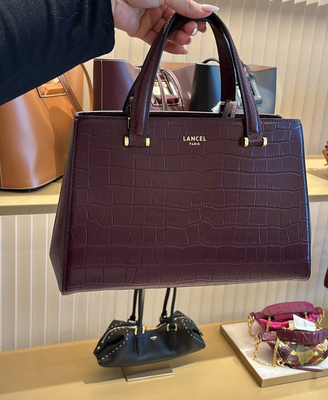 https://accessoiresmodes.com//storage/photos/360/LANCEL/IMG-20260409-WA0152.jpg